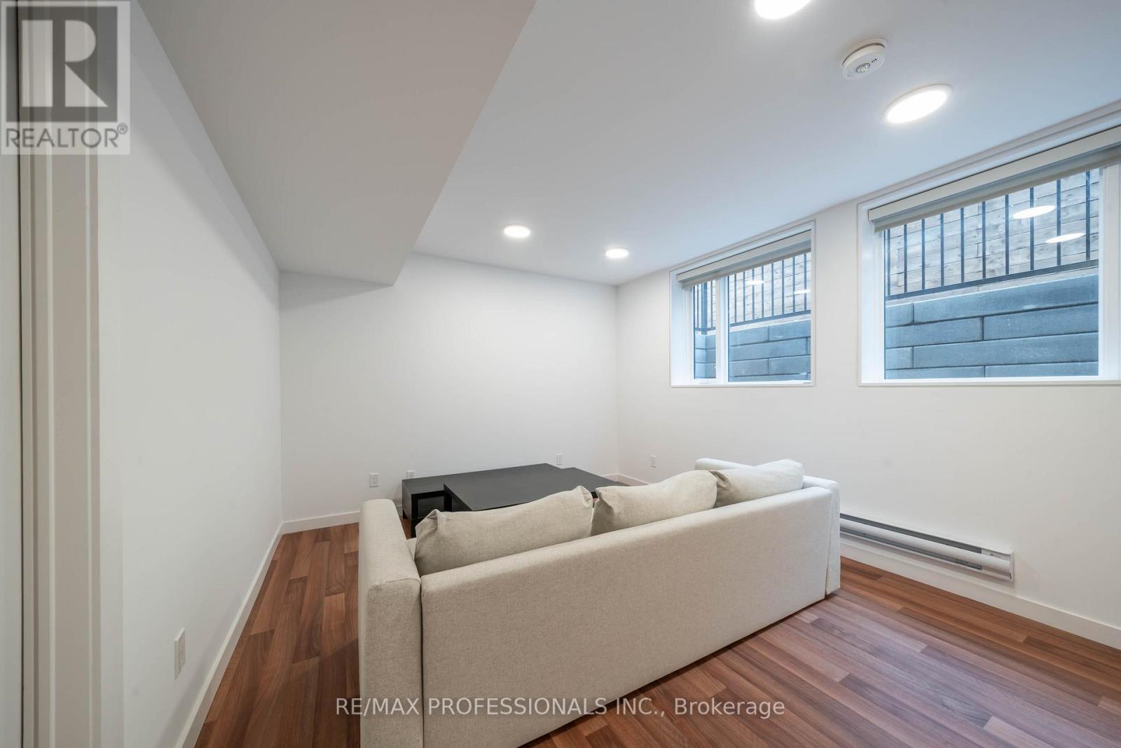 Lower - 77 Thirty Fifth Street, Toronto, Ontario  M8W 3K6 - Photo 6 - W12724726