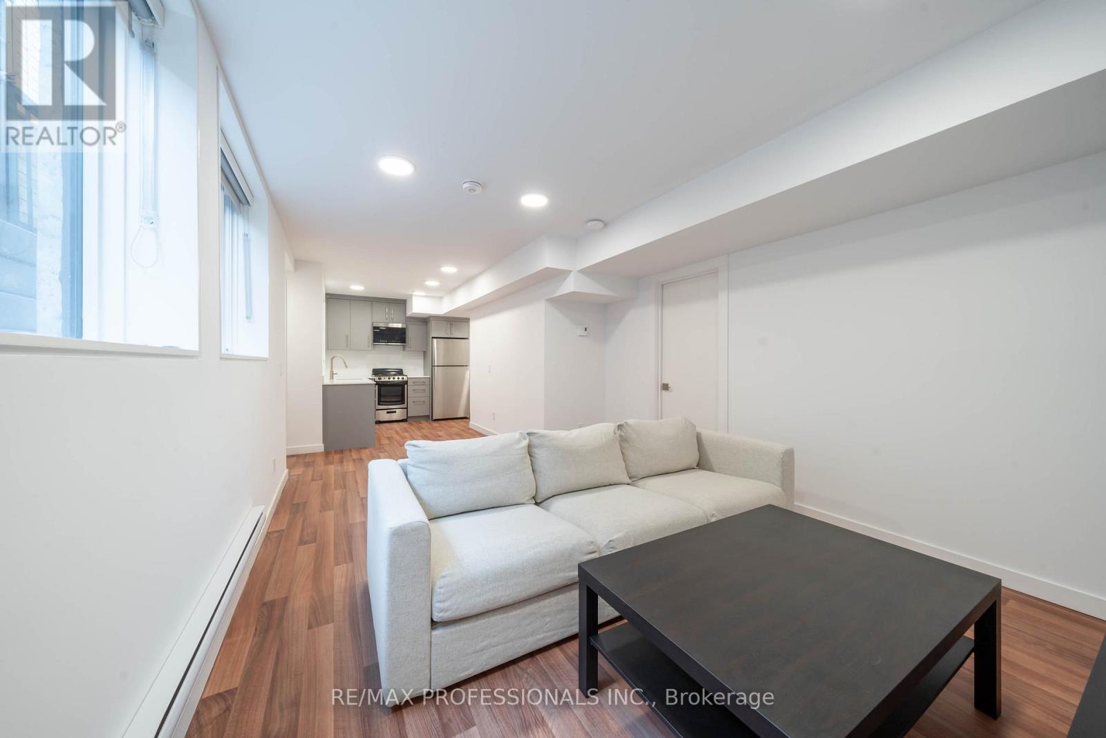 Lower - 77 Thirty Fifth Street, Toronto, Ontario  M8W 3K6 - Photo 7 - W12724726