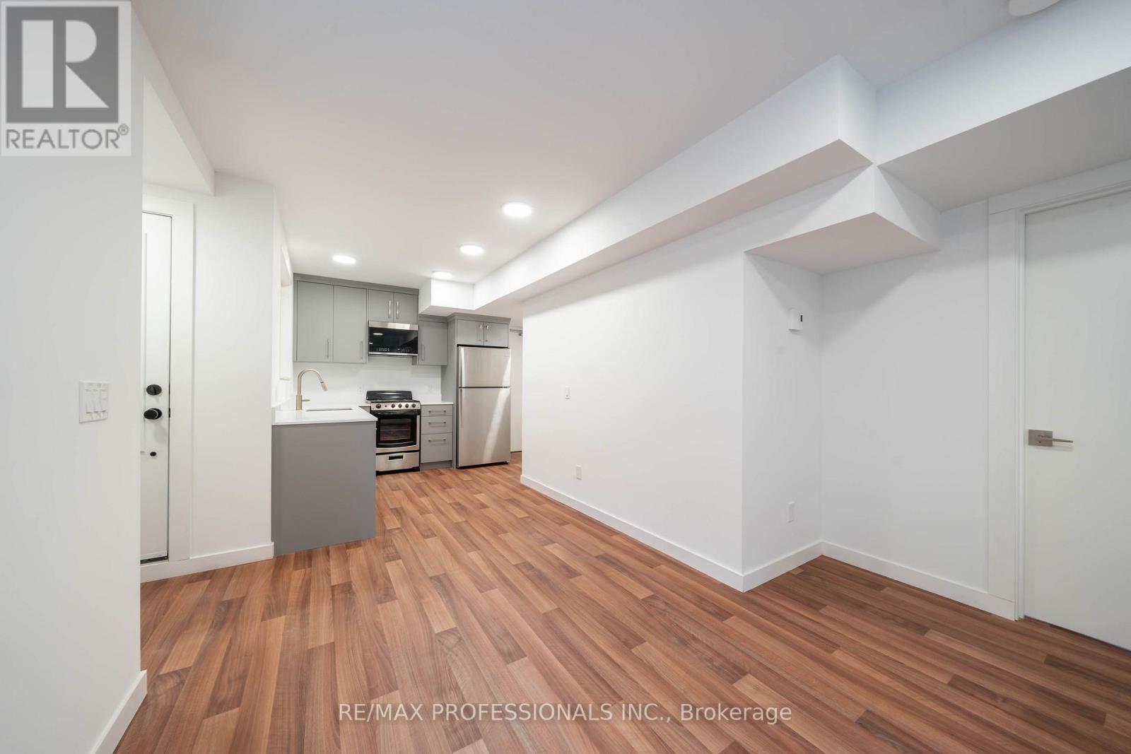 Lower - 77 Thirty Fifth Street, Toronto, Ontario  M8W 3K6 - Photo 8 - W12724726