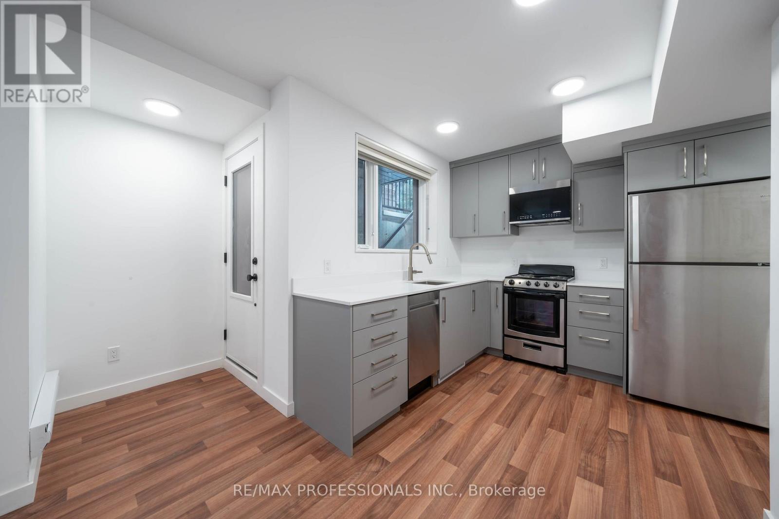 Lower - 77 Thirty Fifth Street, Toronto, Ontario  M8W 3K6 - Photo 9 - W12724726