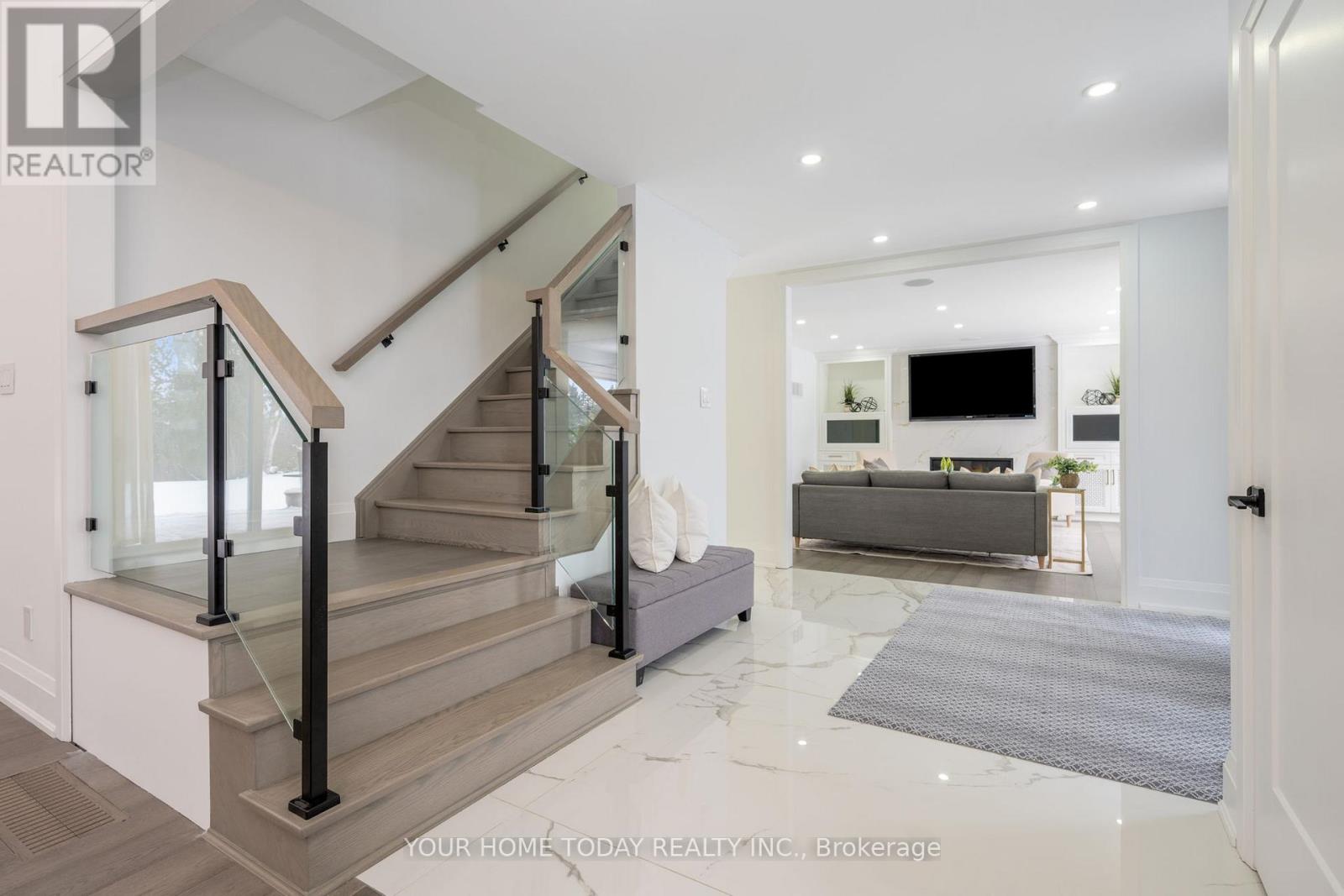 27 Chantelay Crescent, Halton Hills, Ontario  L7G 4S5 - Photo 4 - W12724742