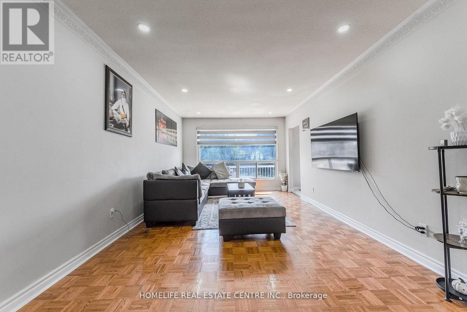 78 Northwood Drive, Brampton, Ontario  L6X 2L2 - Photo 6 - W12724780