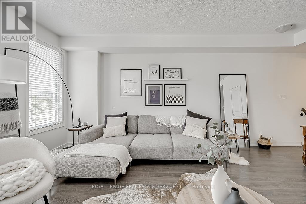 218 Huguenot Road, Oakville, Ontario  L6H 0L6 - Photo 11 - W12724862