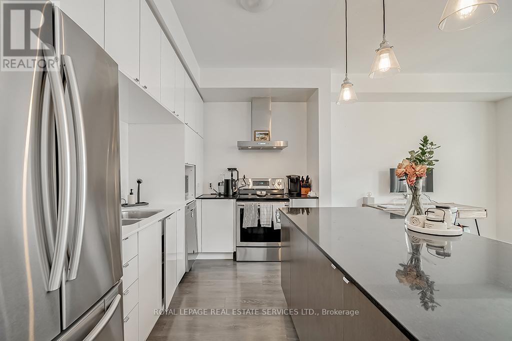 218 Huguenot Road, Oakville, Ontario  L6H 0L6 - Photo 16 - W12724862