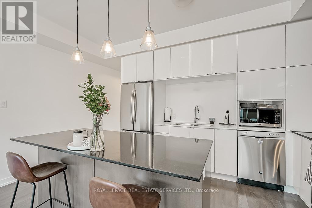 218 Huguenot Road, Oakville, Ontario  L6H 0L6 - Photo 17 - W12724862