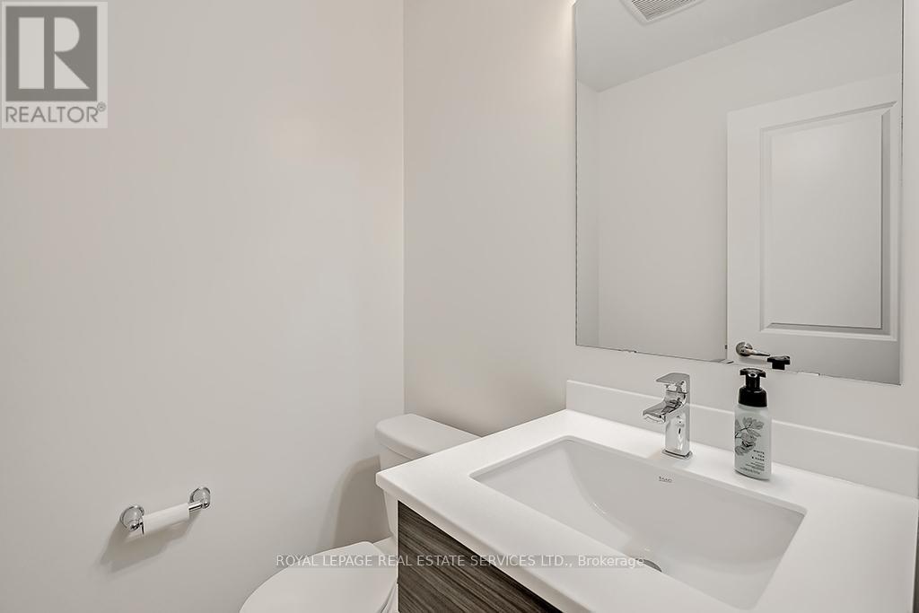 218 Huguenot Road, Oakville, Ontario  L6H 0L6 - Photo 7 - W12724862