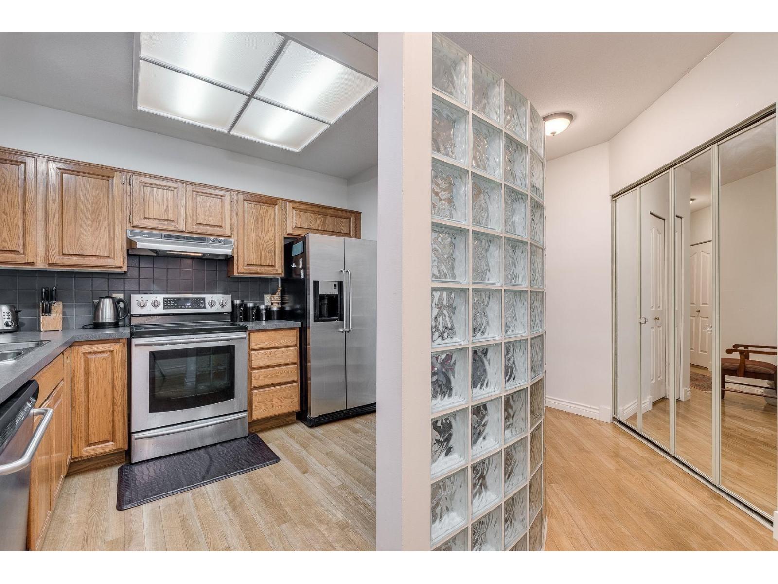 207 1255 Best Street, White Rock, British Columbia  V4B 4E1 - Photo 3 - R3082162