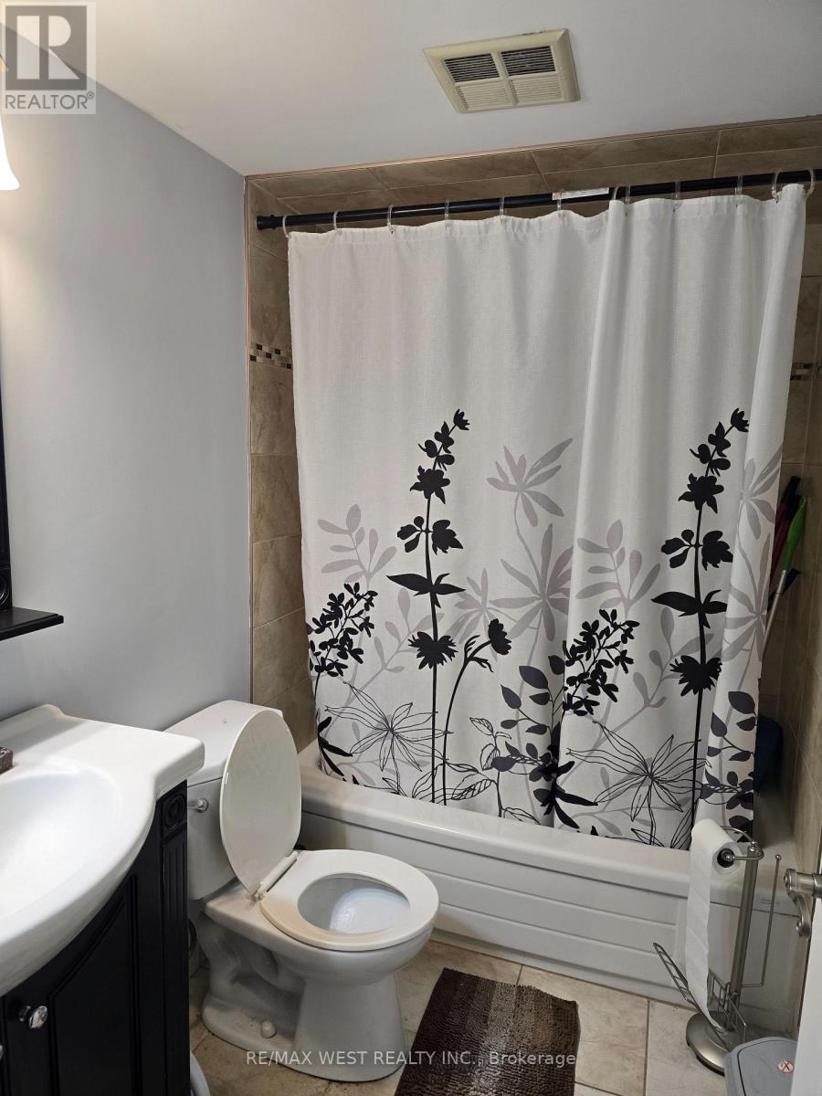 1208 - 700 Constellation Drive, Mississauga, Ontario  L5R 3G8 - Photo 10 - W12714288