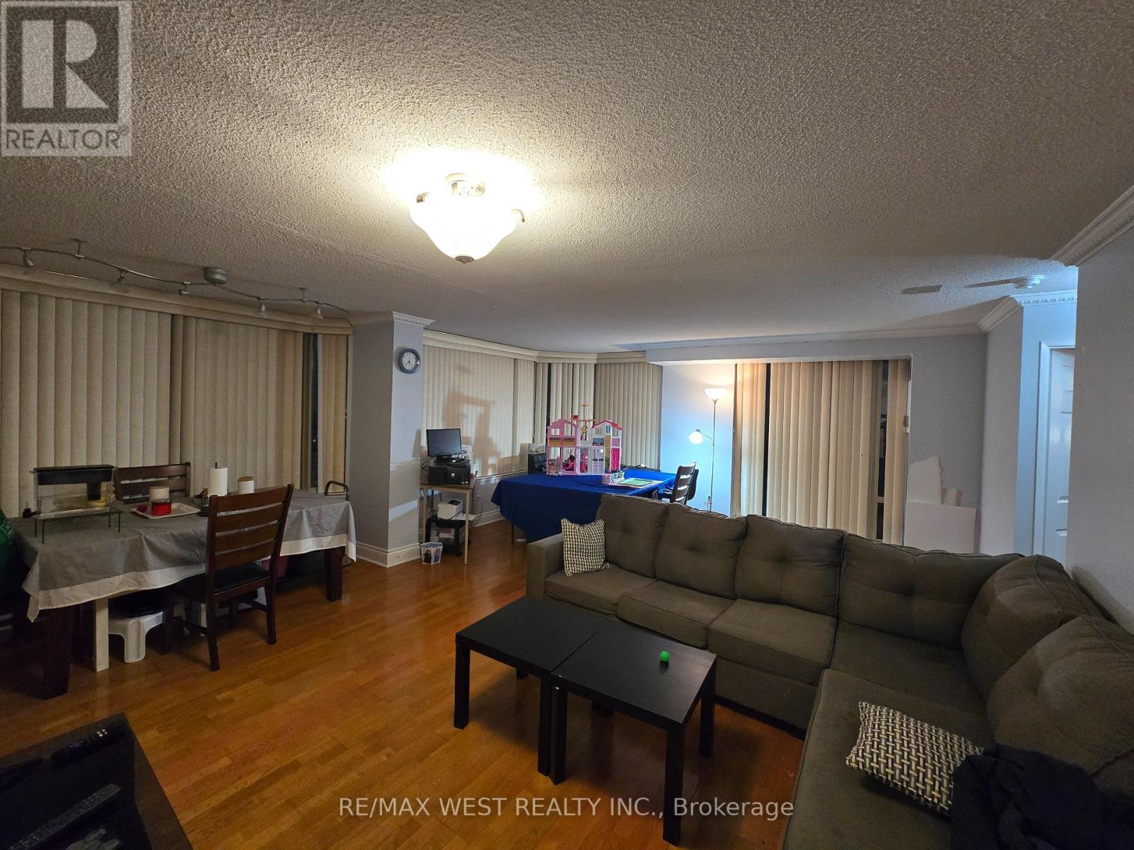 1208 - 700 Constellation Drive, Mississauga, Ontario  L5R 3G8 - Photo 5 - W12714288