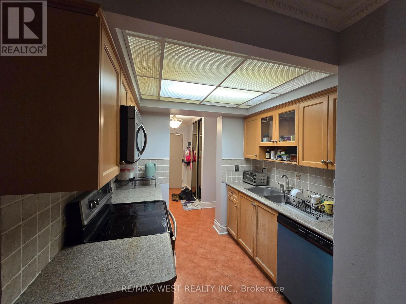 1208 - 700 Constellation Drive, Mississauga, Ontario  L5R 3G8 - Photo 6 - W12714288