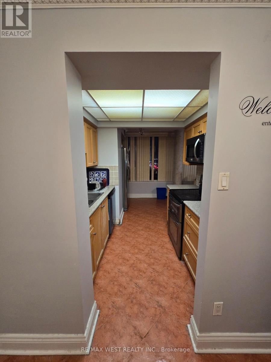 1208 - 700 Constellation Drive, Mississauga, Ontario  L5R 3G8 - Photo 8 - W12714288