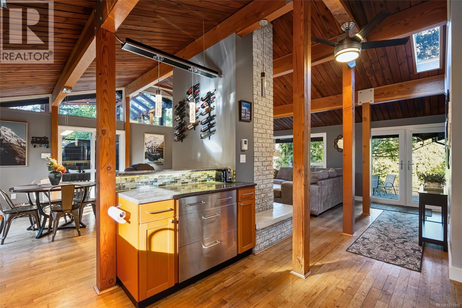 665 Latoria Rd, Colwood, British Columbia  V9C 3A3 - Photo 4 - 1023983