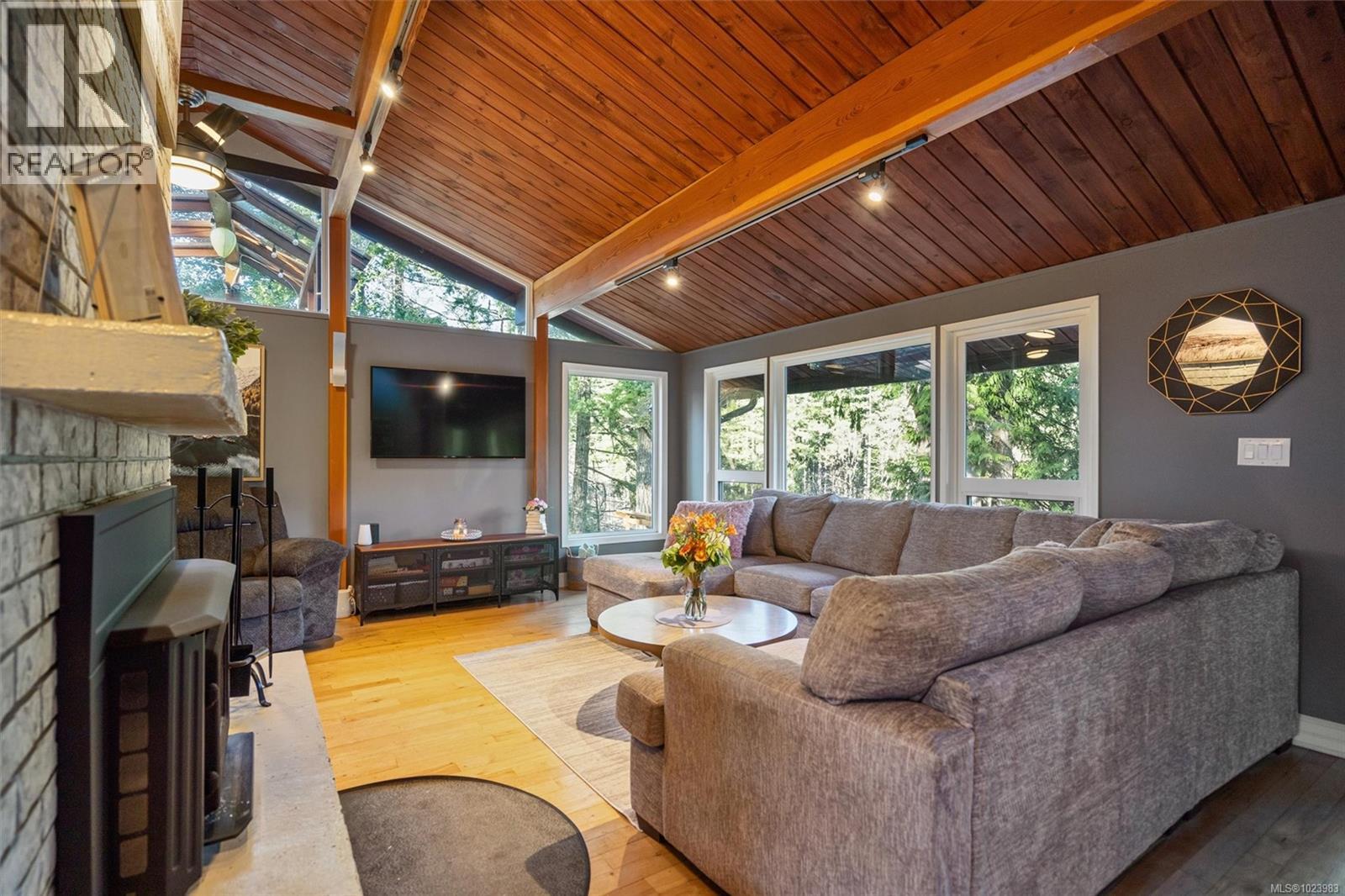 665 Latoria Rd, Colwood, British Columbia  V9C 3A3 - Photo 7 - 1023983