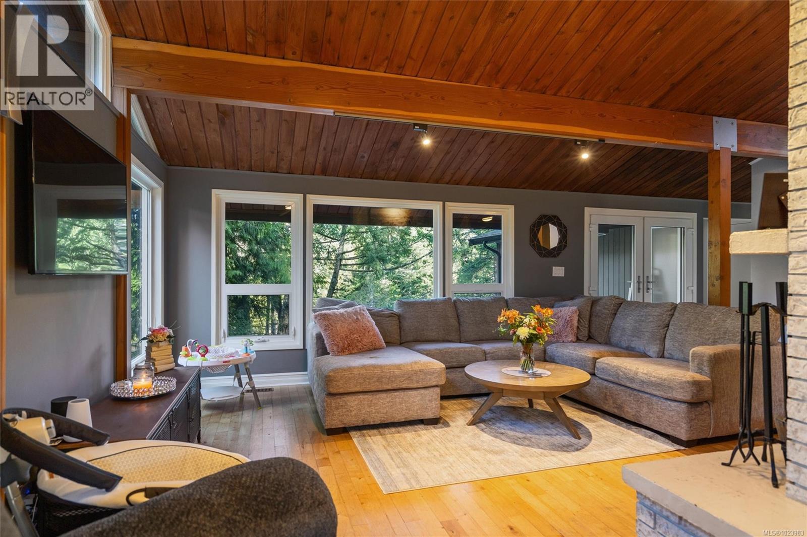 665 Latoria Rd, Colwood, British Columbia  V9C 3A3 - Photo 8 - 1023983