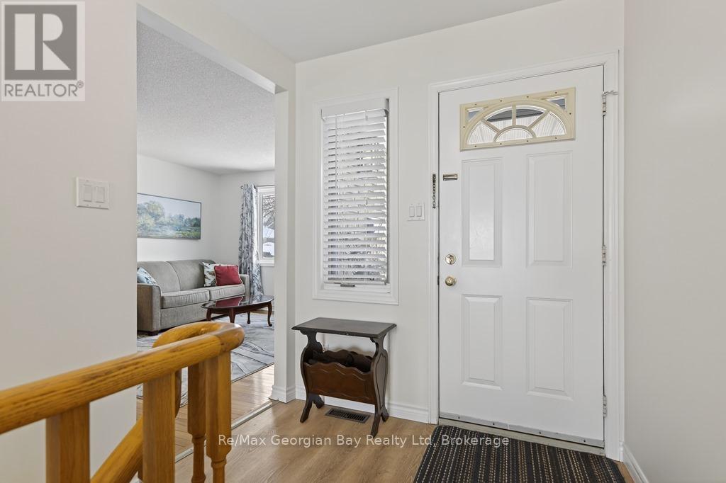 197 Mapledawn Drive, Midland, Ontario  L4R 5B9 - Photo 4 - S12724912