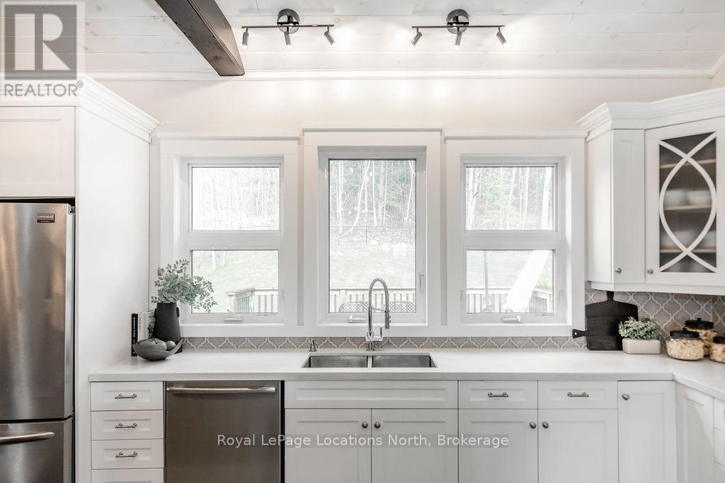 70 Wasaga Sands Drive, Wasaga Beach, Ontario  L9Z 1J4 - Photo 10 - S12724940