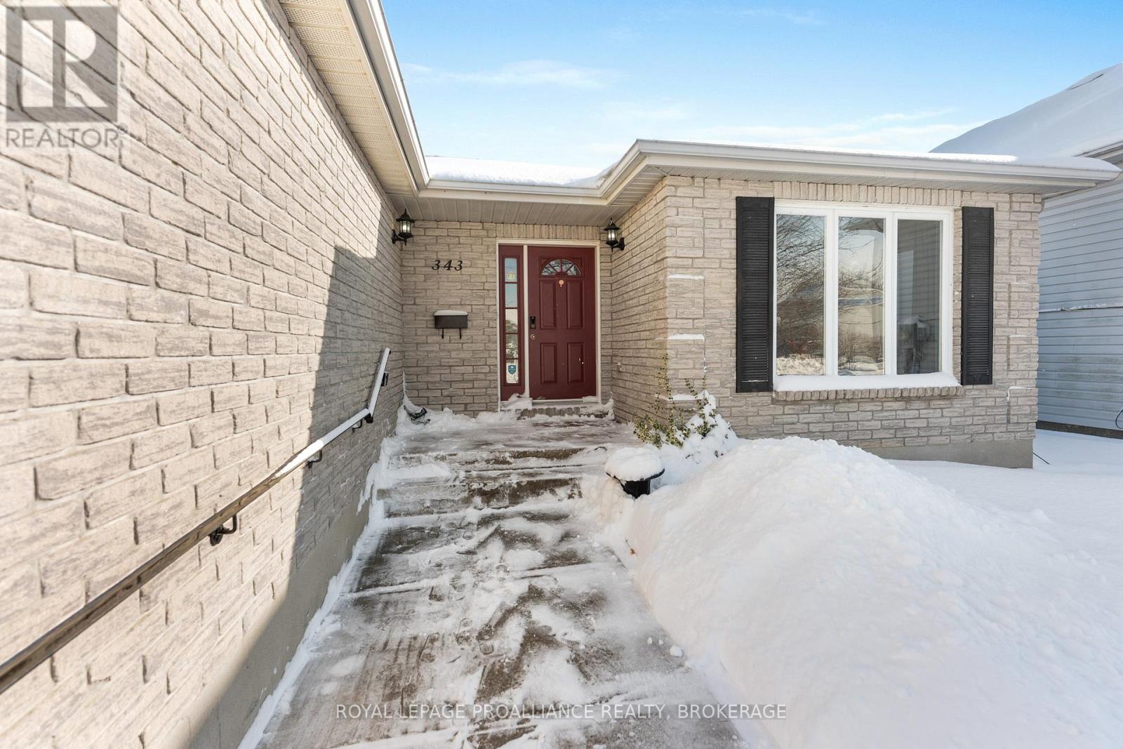 343 Sunrise Crescent, Kingston, Ontario  K7M 8A5 - Photo 2 - X12718106
