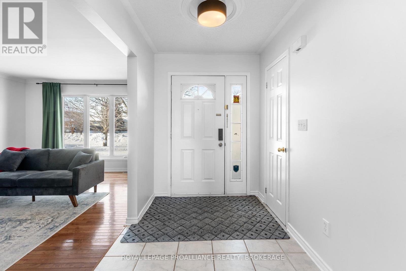 343 Sunrise Crescent, Kingston, Ontario  K7M 8A5 - Photo 4 - X12718106