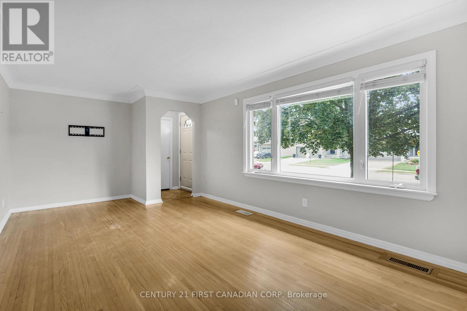 638 Tennent Avenue, London North, Ontario  N5X 1L6 - Photo 5 - X12724966