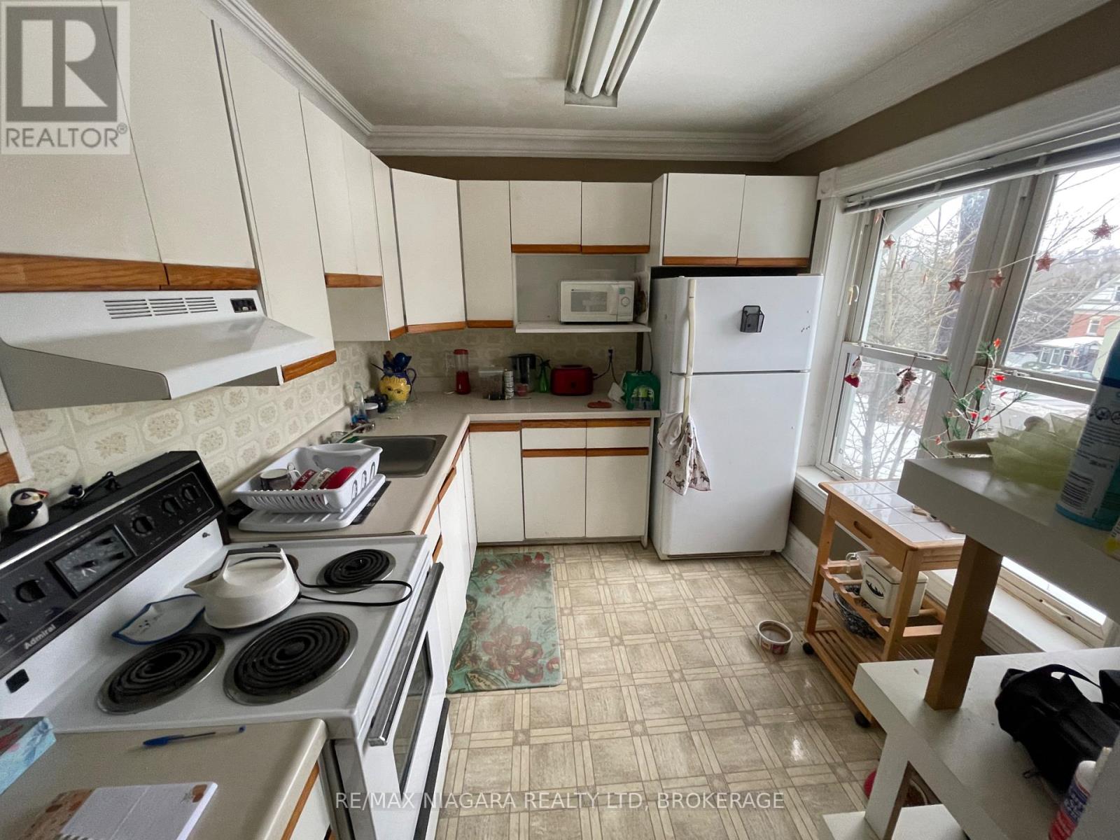 24 Queen Street, Halton Hills, Ontario  L7G 2E4 - Photo 8 - W12724888