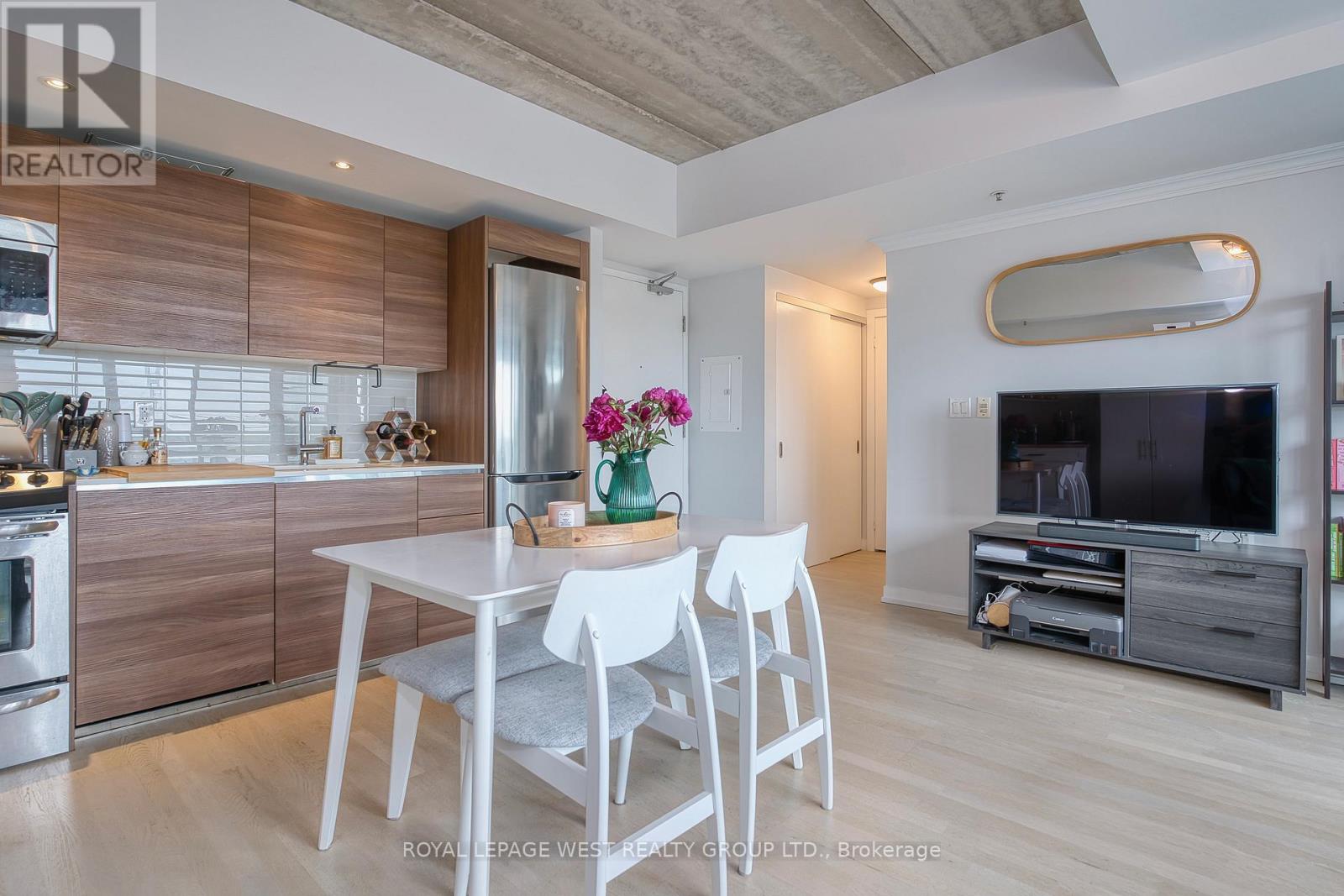 301 - 51 Lady Bank Road, Toronto, Ontario  M8Z 0C9 - Photo 10 - W12634606