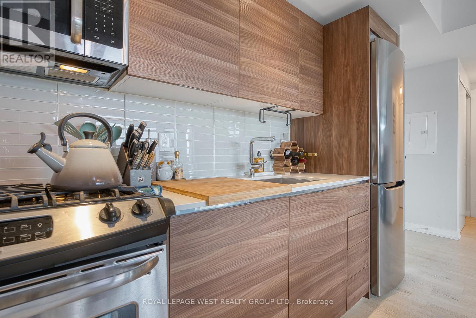 301 - 51 Lady Bank Road, Toronto, Ontario  M8Z 0C9 - Photo 15 - W12634606