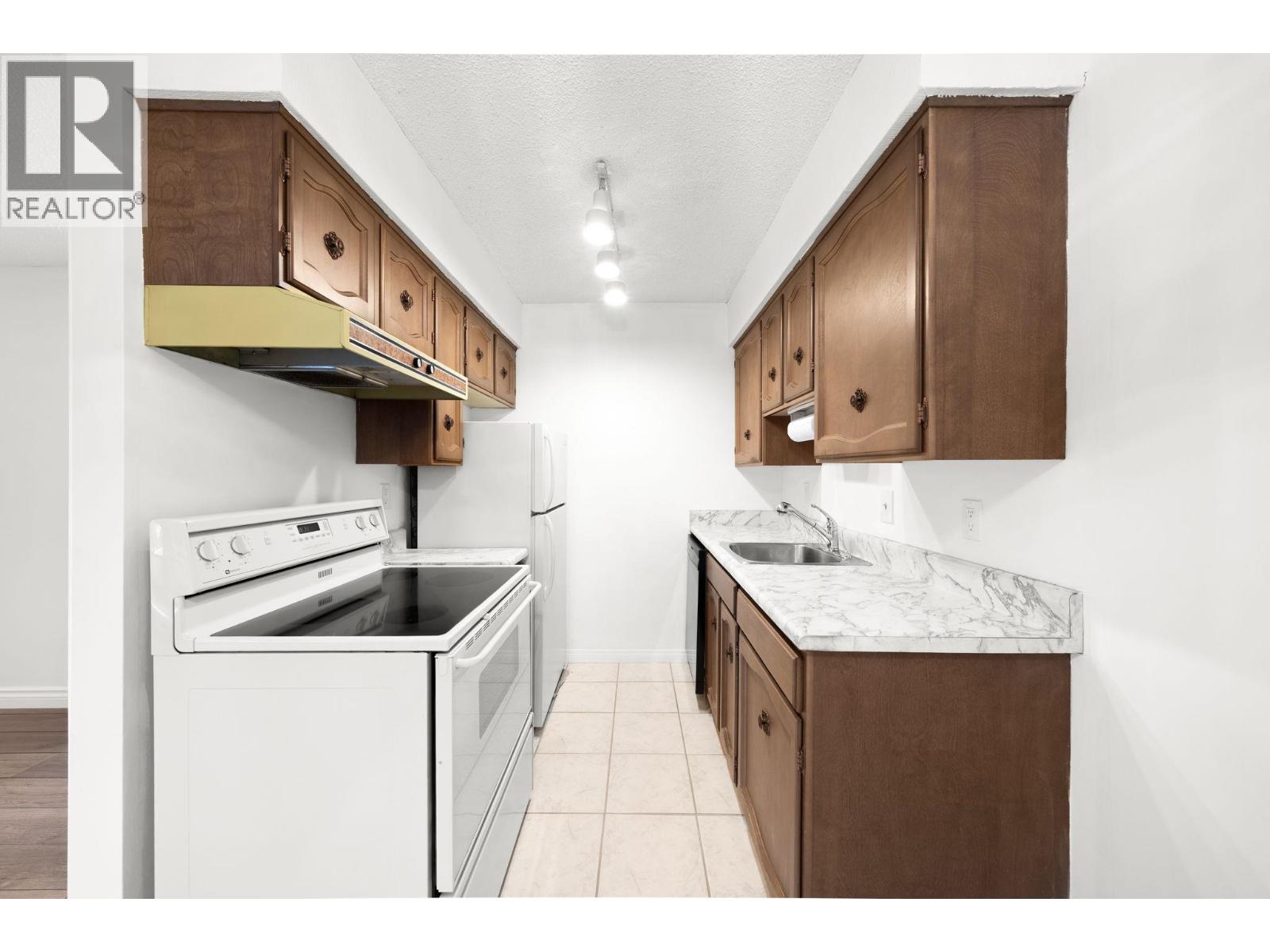 105 1334 W 73rd Avenue, Vancouver, British Columbia  V6P 3E7 - Photo 8 - R3082577