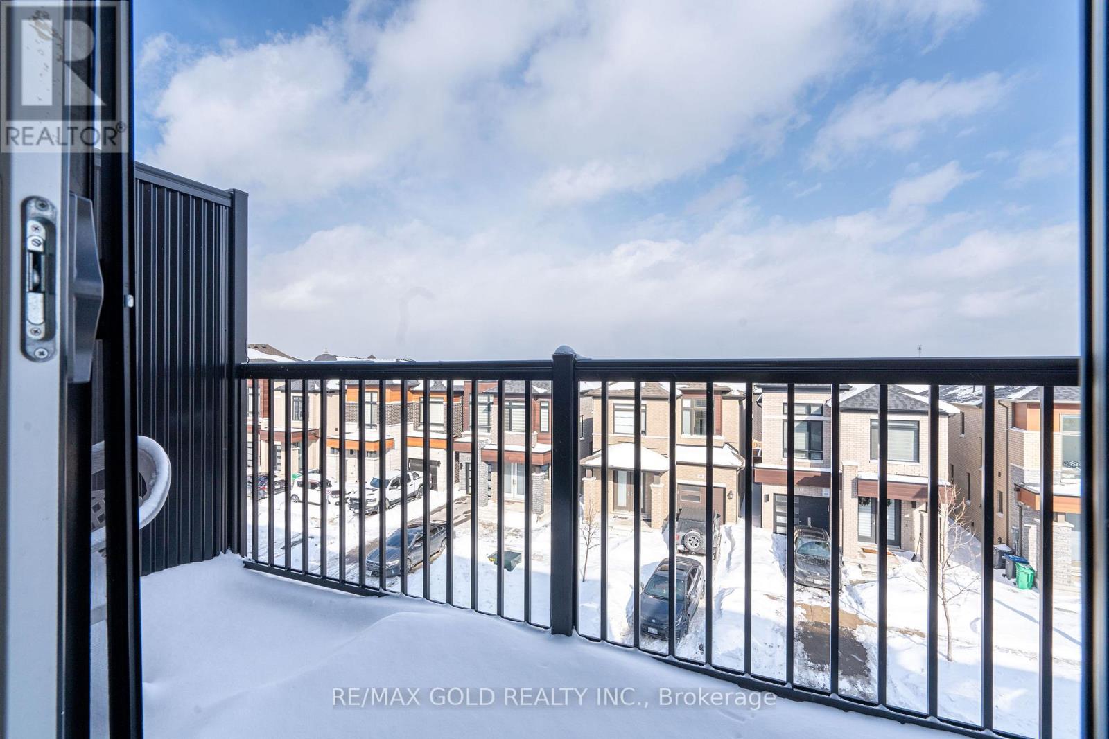 18 Haydrop Road, Brampton, Ontario L6P 4P3 - Photo 9 - W12691882