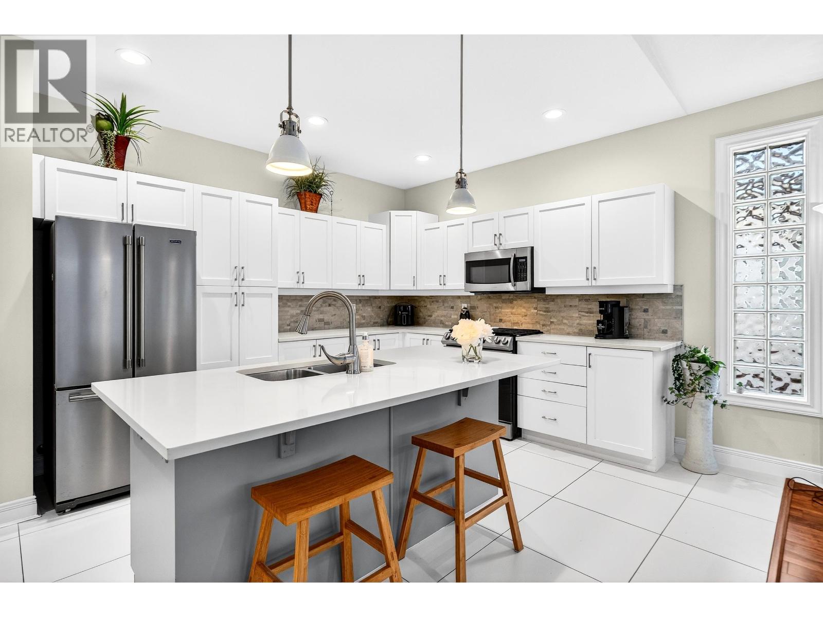 154 19639 Meadow Gardens Way, Pitt Meadows, British Columbia  V3Y 2T5 - Photo 2 - R3082556