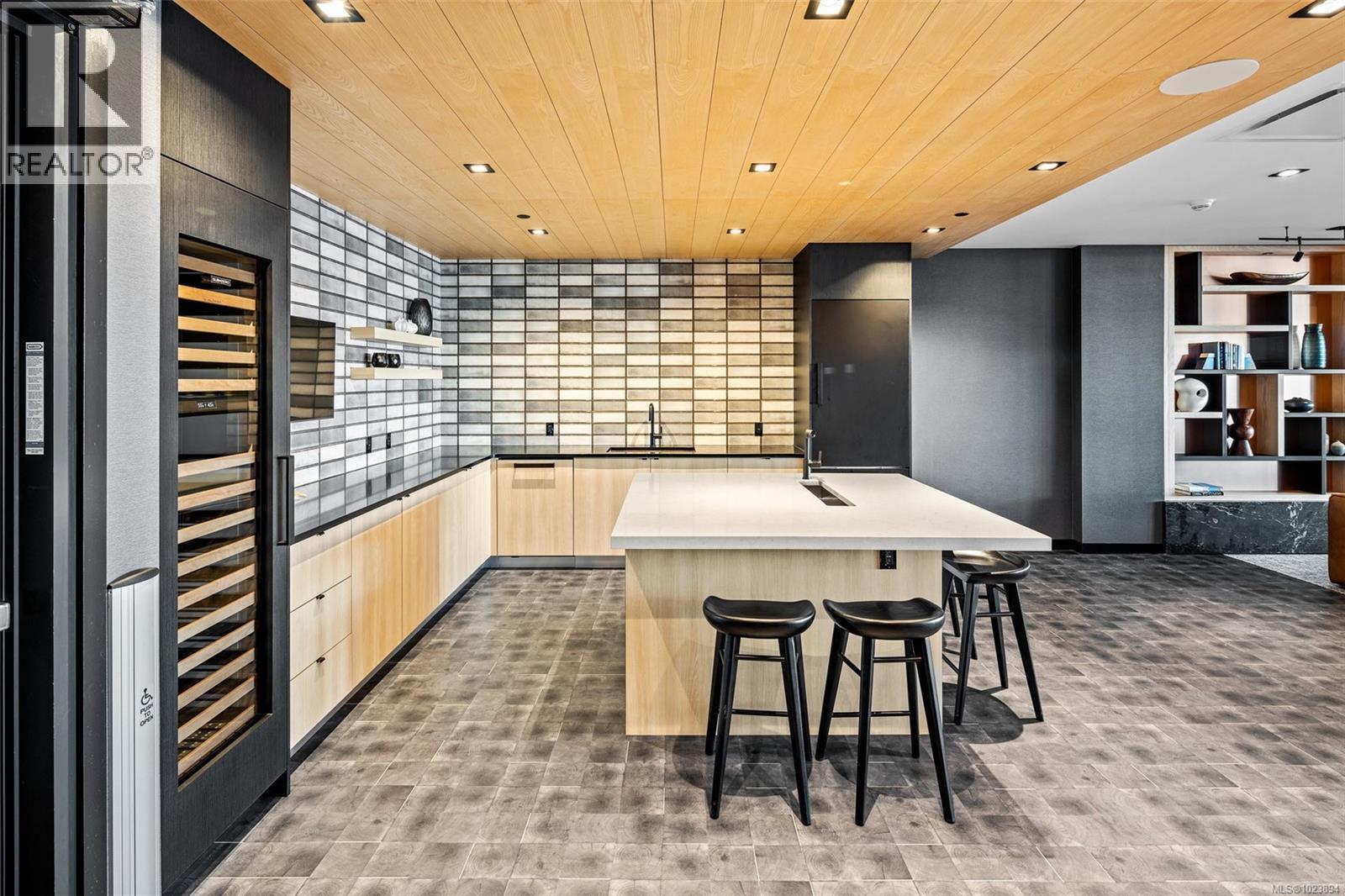 G112 369 Tyee Rd, Victoria, British Columbia  V9A 0B6 - Photo 49 - 1023894