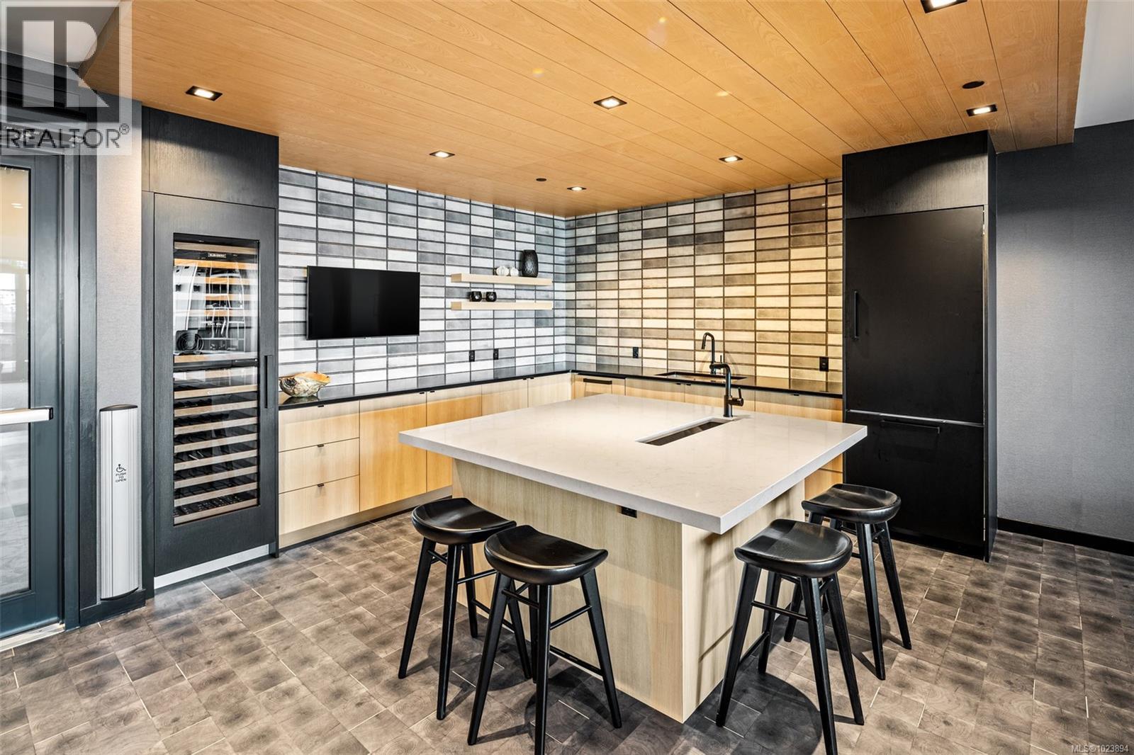 G112 369 Tyee Rd, Victoria, British Columbia  V9A 0B6 - Photo 50 - 1023894