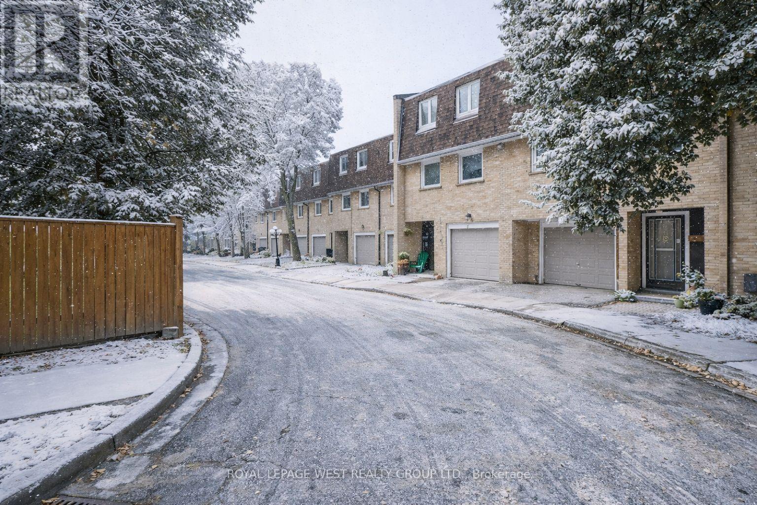 3 - 92 Twenty Ninth Street, Toronto, Ontario  M8W 3B2 - Photo 2 - W12659154