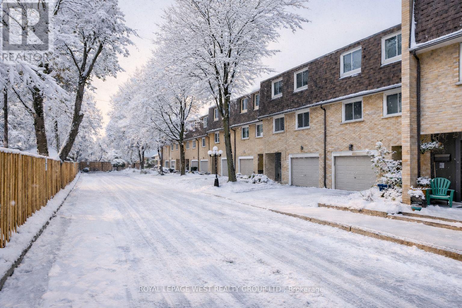 3 - 92 Twenty Ninth Street, Toronto, Ontario  M8W 3B2 - Photo 3 - W12659154