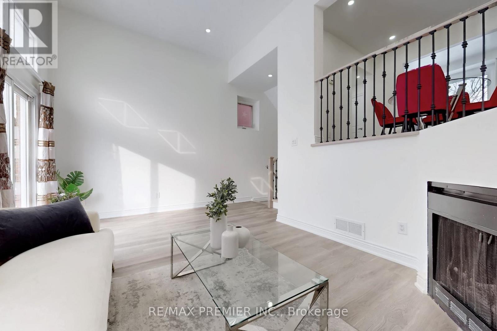 3348 Burdock Place, Mississauga, Ontario  L5A 4B7 - Photo 6 - W12724472