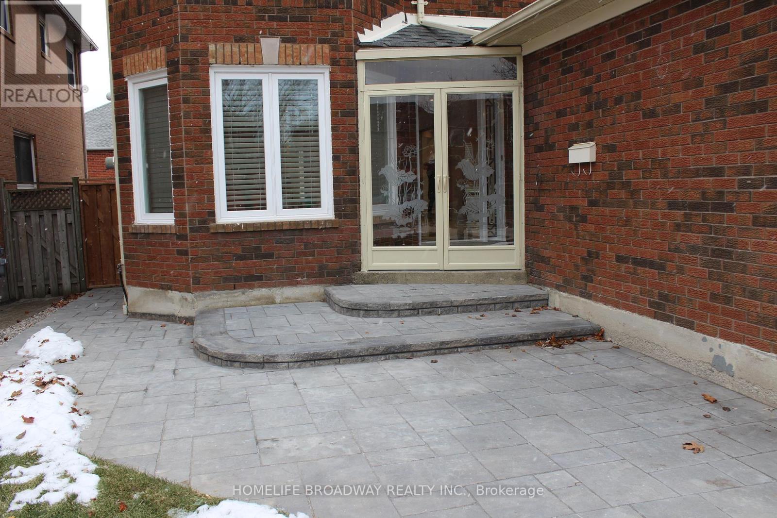 5202 Buttermill Court, Mississauga, Ontario  L5V 1S4 - Photo 2 - W12724902