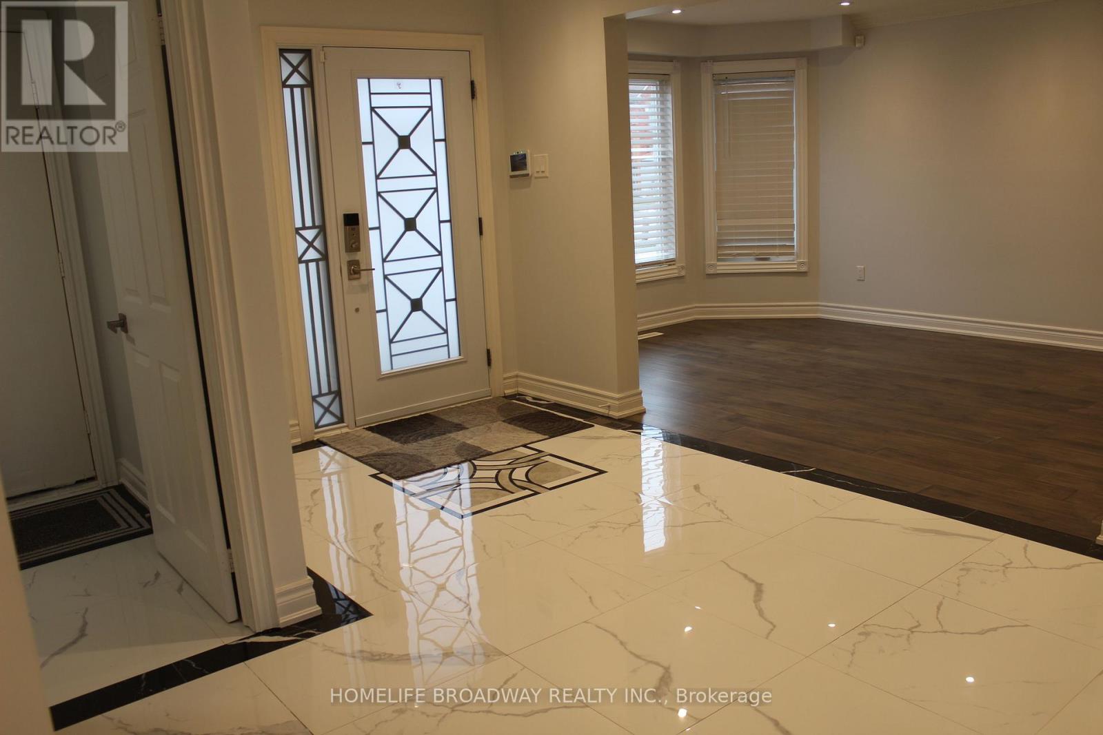 5202 Buttermill Court, Mississauga, Ontario  L5V 1S4 - Photo 4 - W12724902