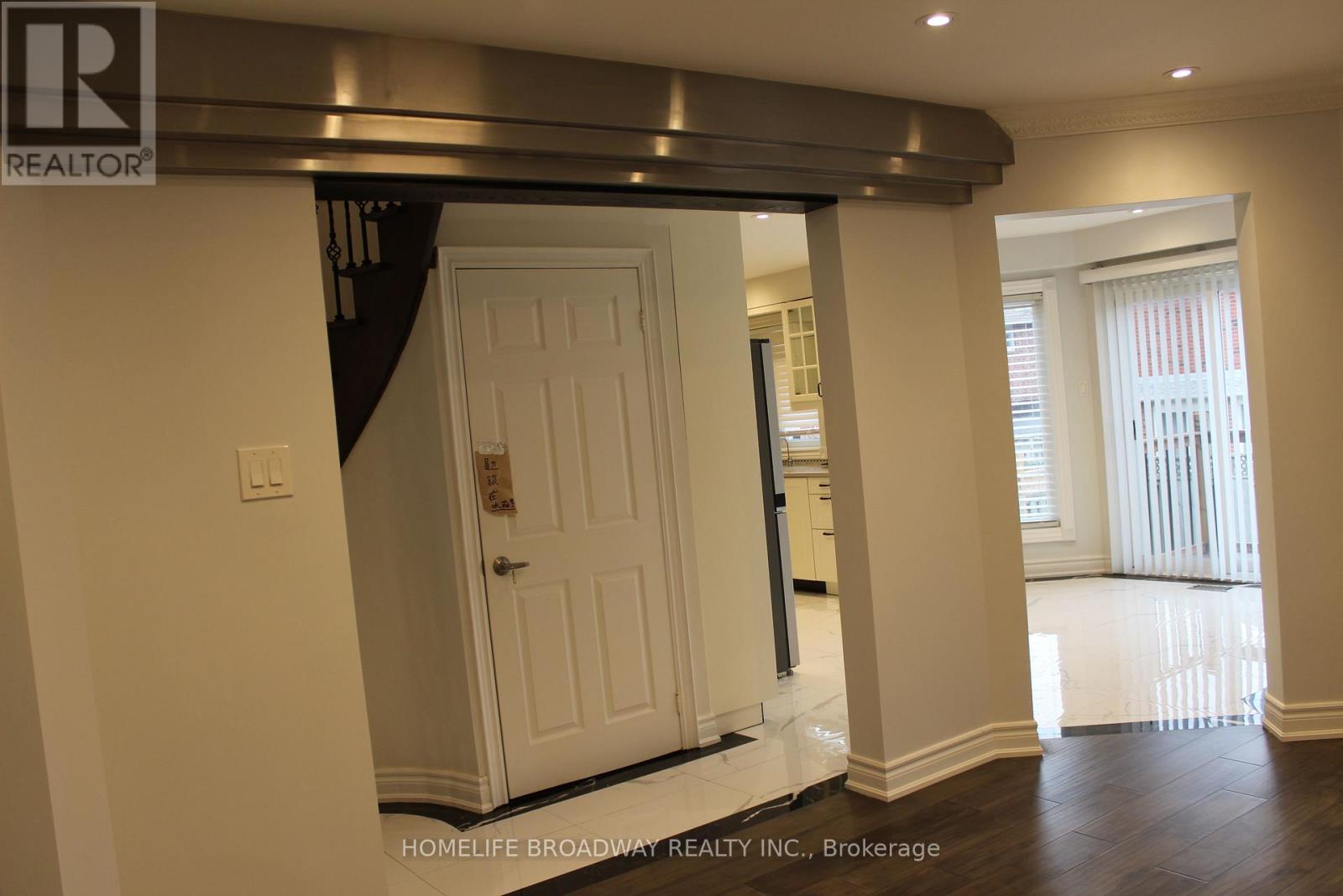 5202 Buttermill Court, Mississauga, Ontario  L5V 1S4 - Photo 8 - W12724902