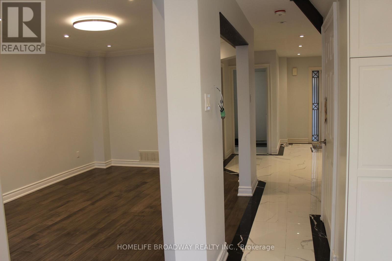 5202 Buttermill Court, Mississauga, Ontario  L5V 1S4 - Photo 9 - W12724902