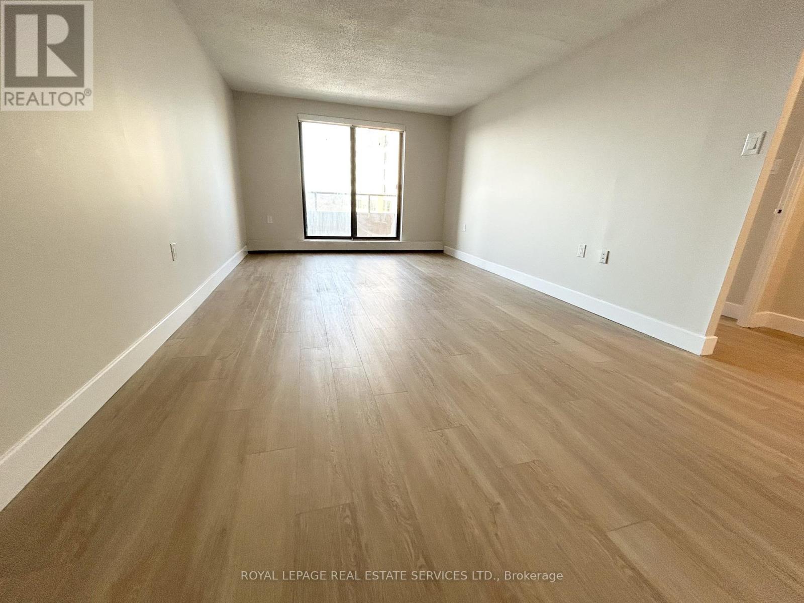 1010 - 82 Millside Drive, Milton, Ontario  L9T 4A1 - Photo 10 - W12724934