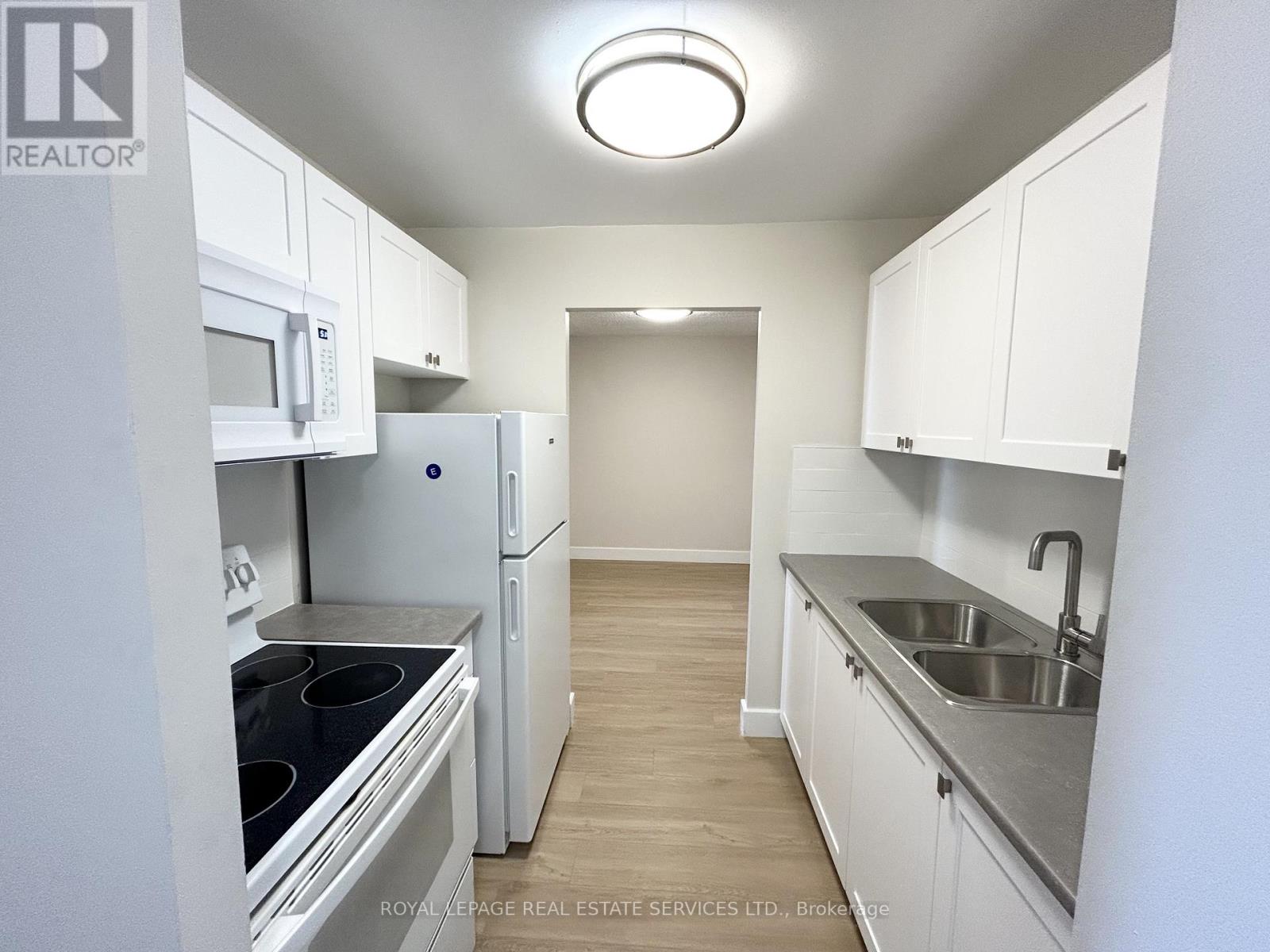 1010 - 82 Millside Drive, Milton, Ontario  L9T 4A1 - Photo 5 - W12724934