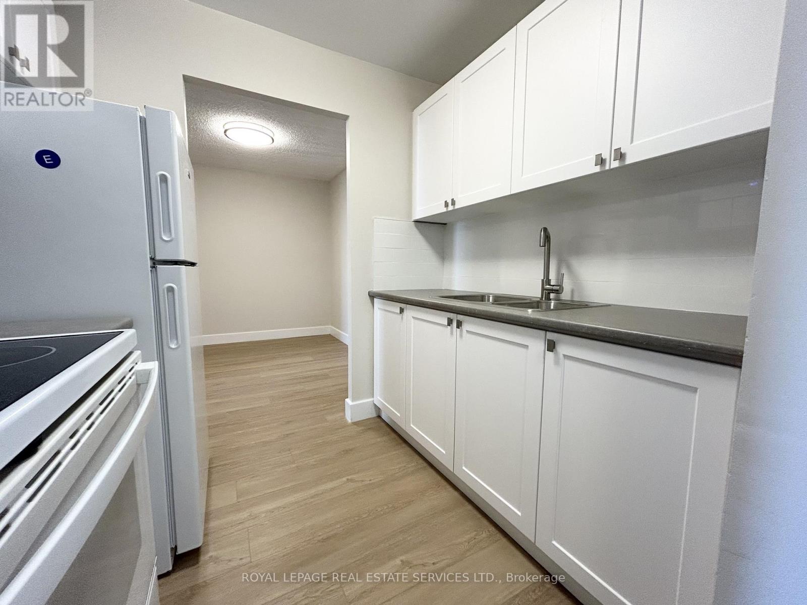 1010 - 82 Millside Drive, Milton, Ontario  L9T 4A1 - Photo 6 - W12724934