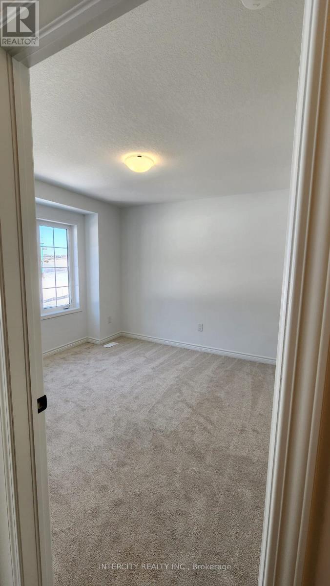 181 Forestwalk Street, Kitchener, Ontario  N2E 3Y2 - Photo 12 - X12724932