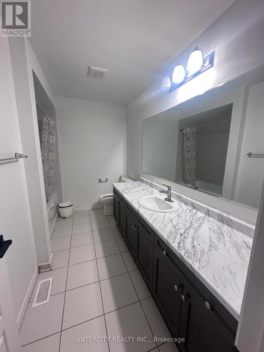 181 Forestwalk Street, Kitchener, Ontario  N2E 3Y2 - Photo 13 - X12724932