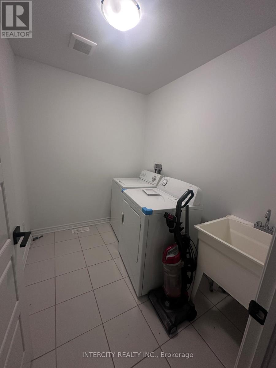 181 Forestwalk Street, Kitchener, Ontario  N2E 3Y2 - Photo 19 - X12724932