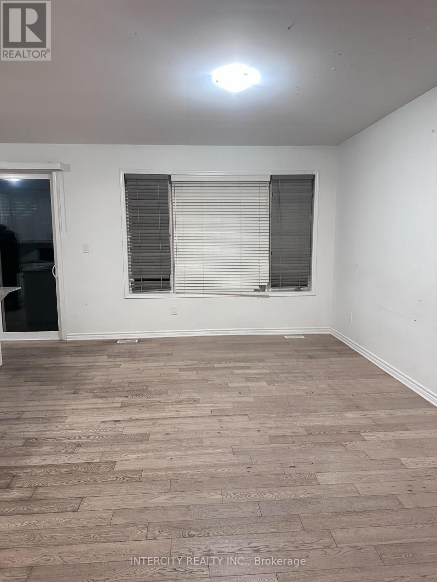 181 Forestwalk Street, Kitchener, Ontario  N2E 3Y2 - Photo 5 - X12724932