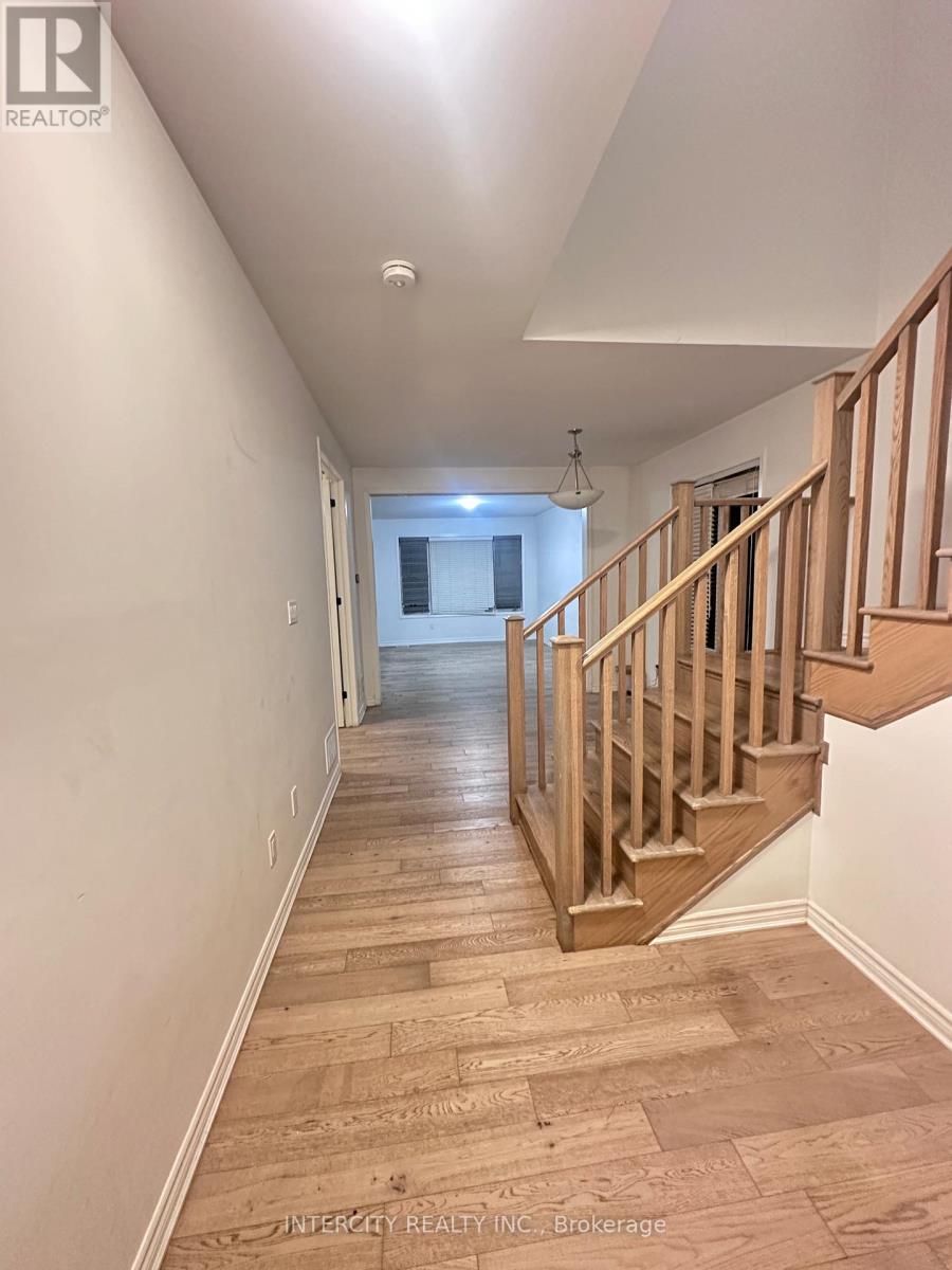 181 Forestwalk Street, Kitchener, Ontario  N2E 3Y2 - Photo 6 - X12724932