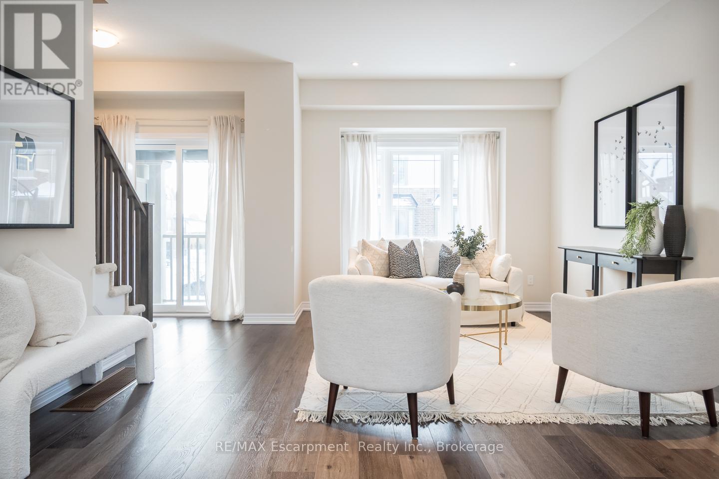 18 - 19 Picardy Drive, Hamilton, Ontario  L8J 2T7 - Photo 3 - X12725030