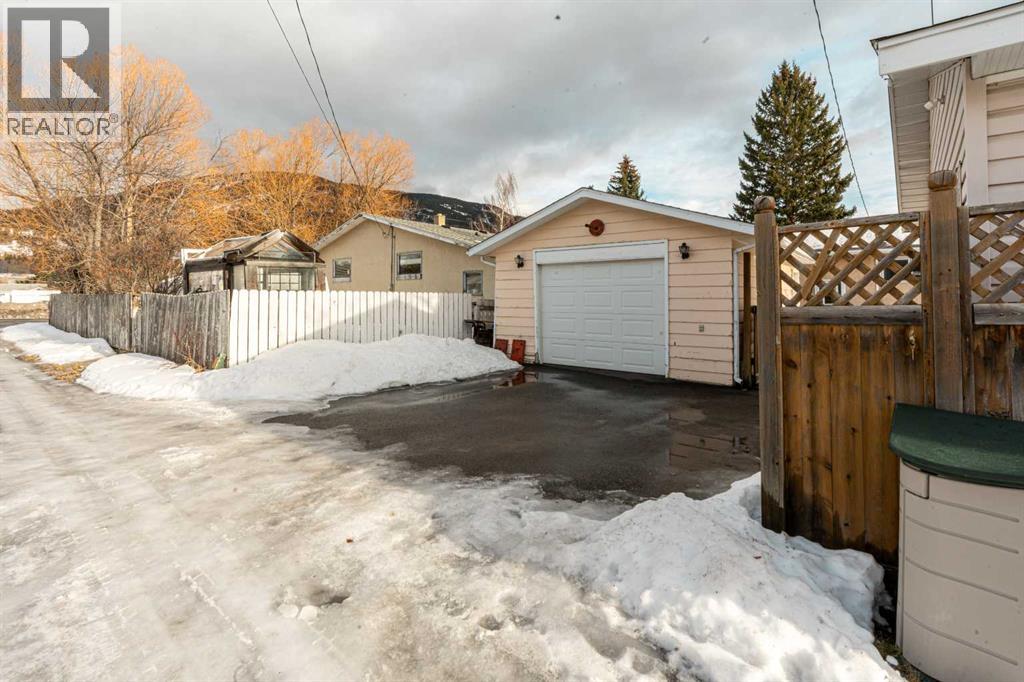 1810 122 Street, Blairmore, Alberta  T0K 0E0 - Photo 33 - A2280980