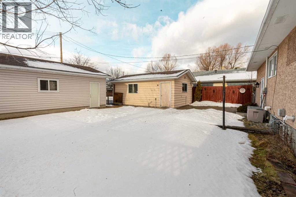 1810 122 Street, Blairmore, Alberta  T0K 0E0 - Photo 36 - A2280980