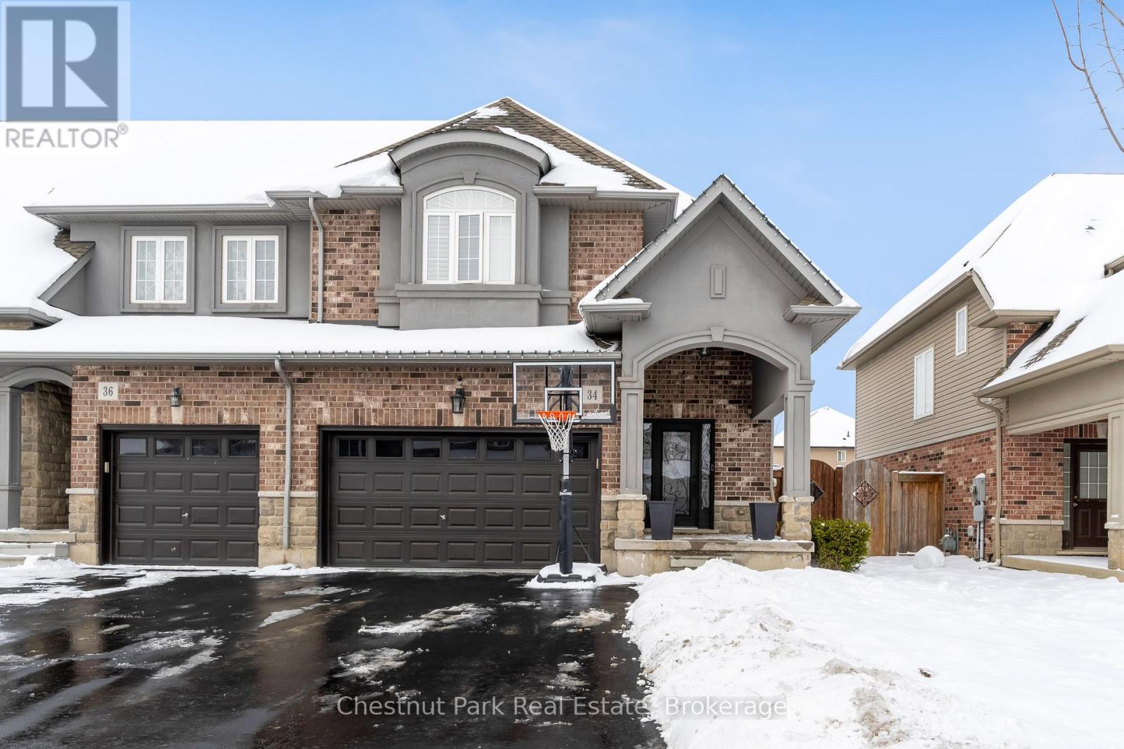 <div class="slider-price">$879,000</div><p>34 Medici Lane, Hamilton, Ontario</p>